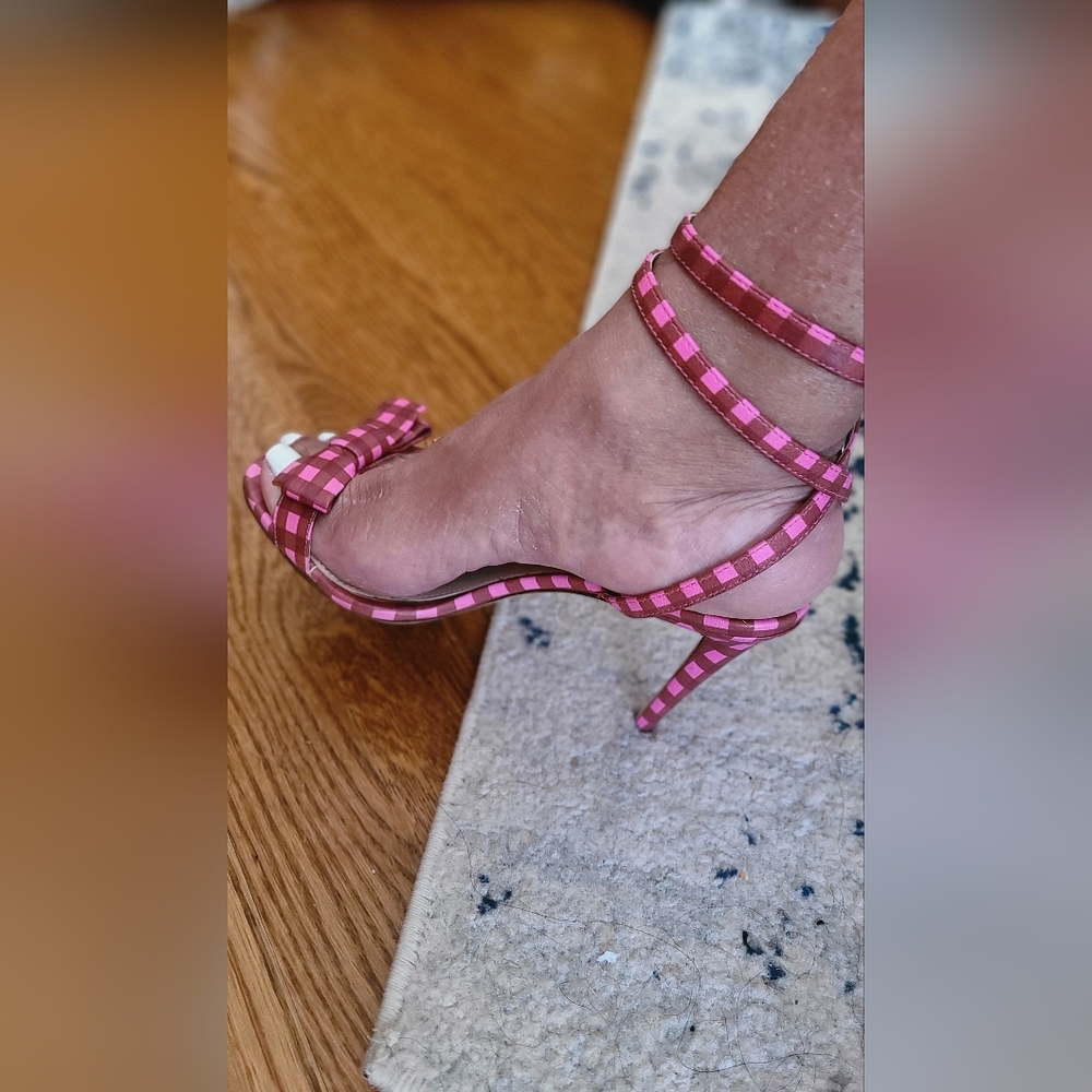Just in time for Valentines Day! Beautiful sandals